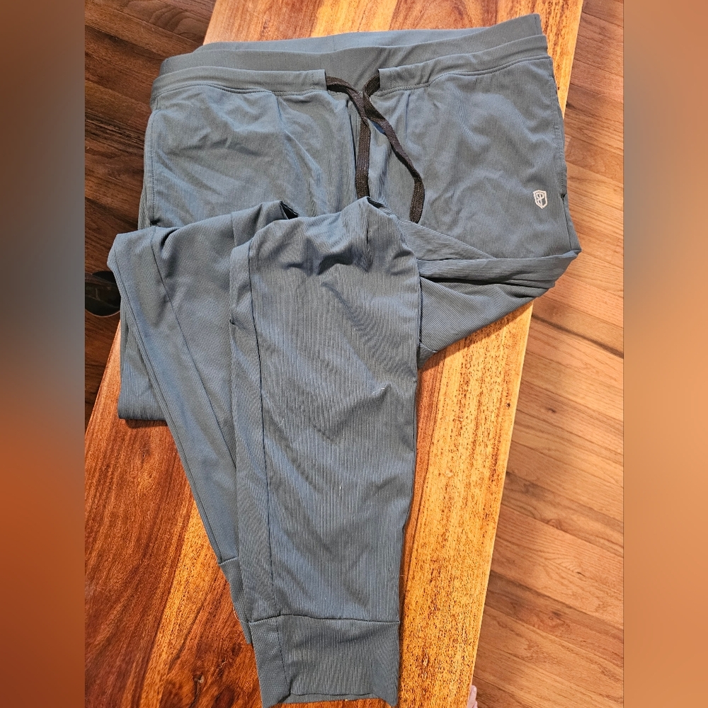 Born primitive jogger